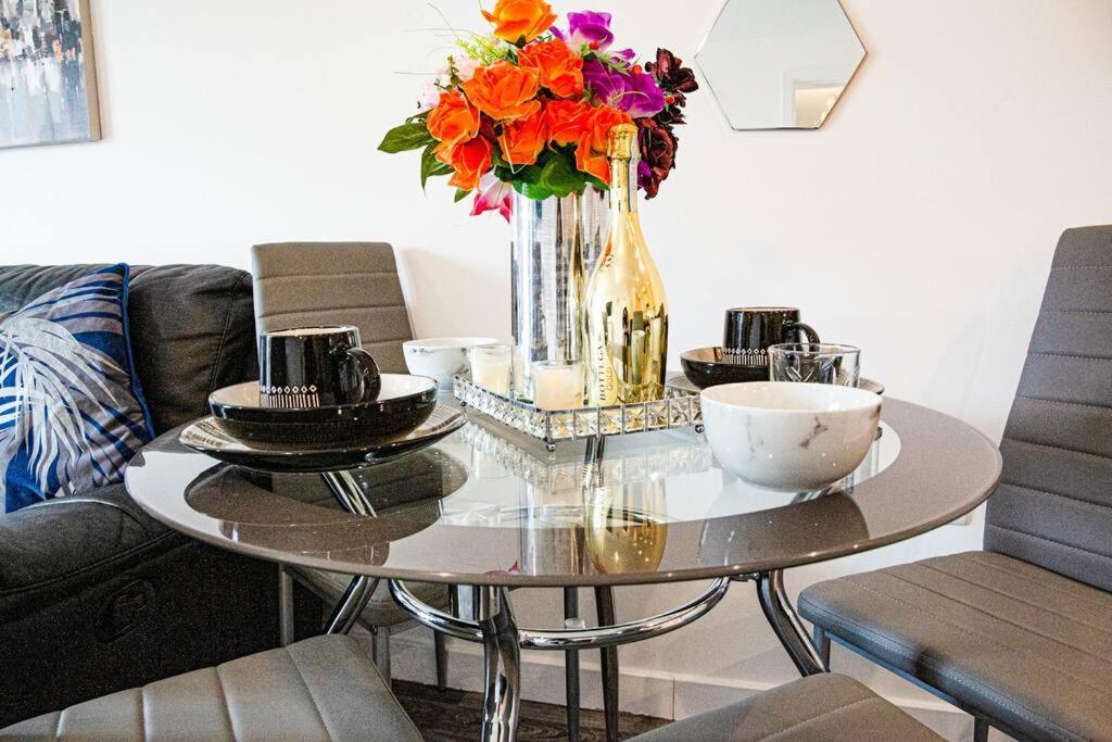 A Luxury 2 Bedroom Apartment With 2 Free Parking Chatham (Kent) Exterior foto