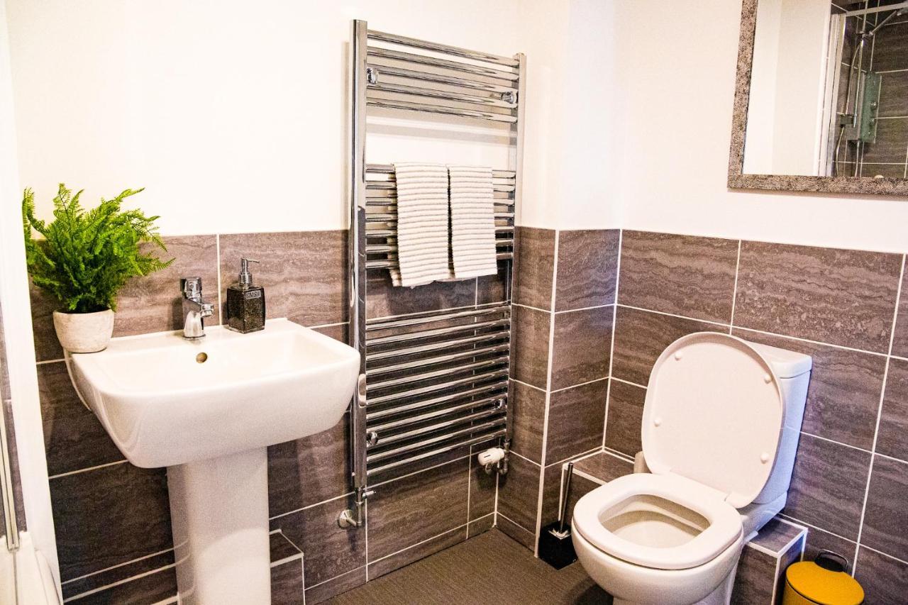 A Luxury 2 Bedroom Apartment With 2 Free Parking Chatham (Kent) Exterior foto